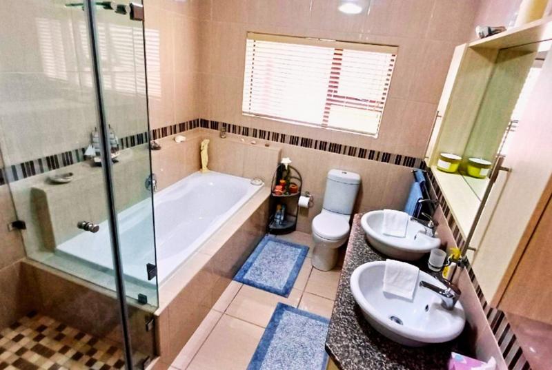 4 Bedroom Property for Sale in Monte Christo Western Cape